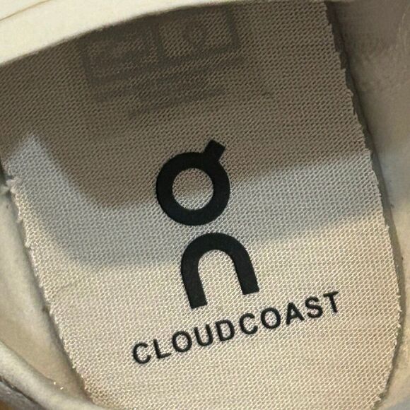 ON CLOUD COAST white running athletic training shoes sneakers women’s 9 new - Picture 3 of 6
